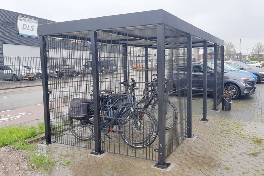 Overkapping voor fietsen laten plaatsen