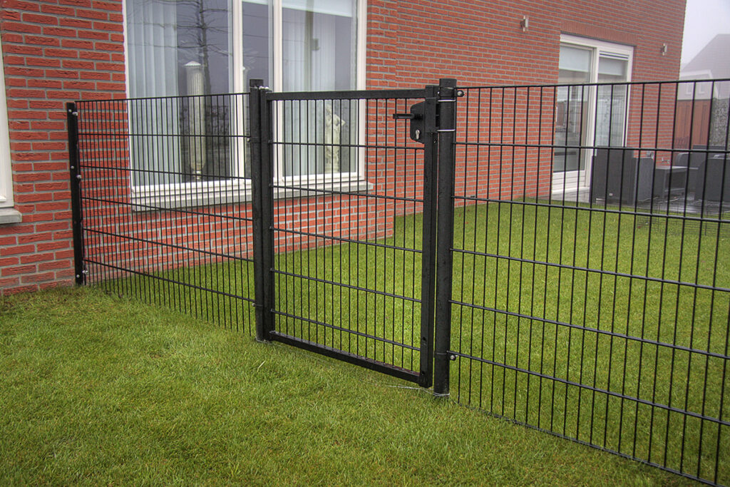 Dubbelstaafmat hekwerk met poort