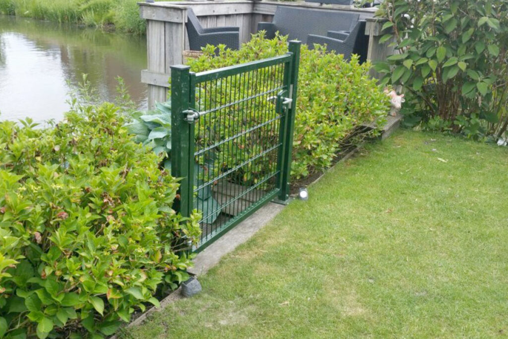 Hoe plaats je een dubbelstaafmat poort