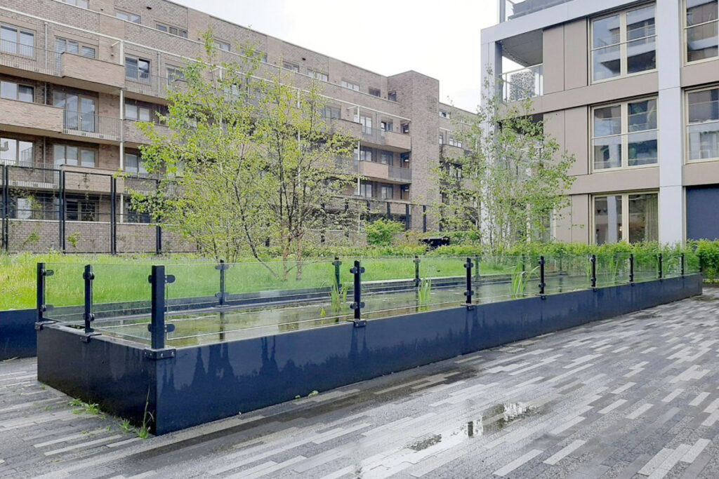 Zelf een hekwerk rond vijver plaatsen