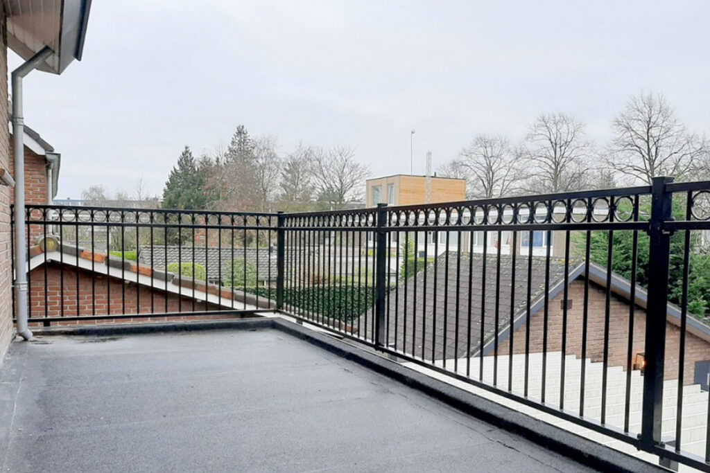omheining dakterras van staal
