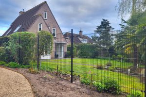 Dubbelstaafmat scheiding tussen twee tuinen