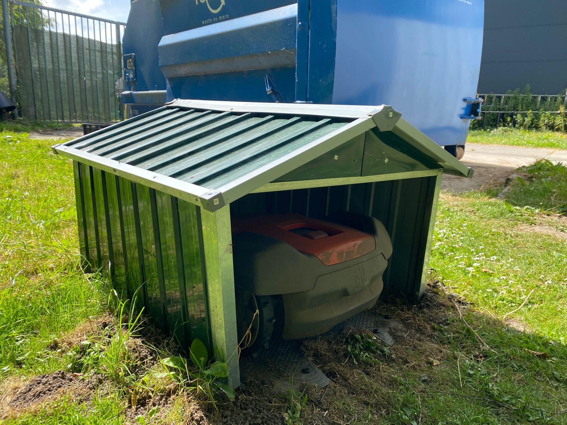 garage voor robotmaaier
