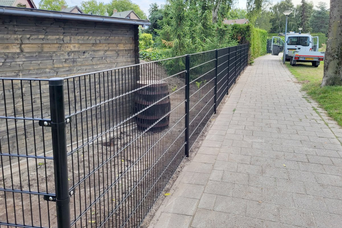 Dubbelstaafmat hekwerk laten installeren