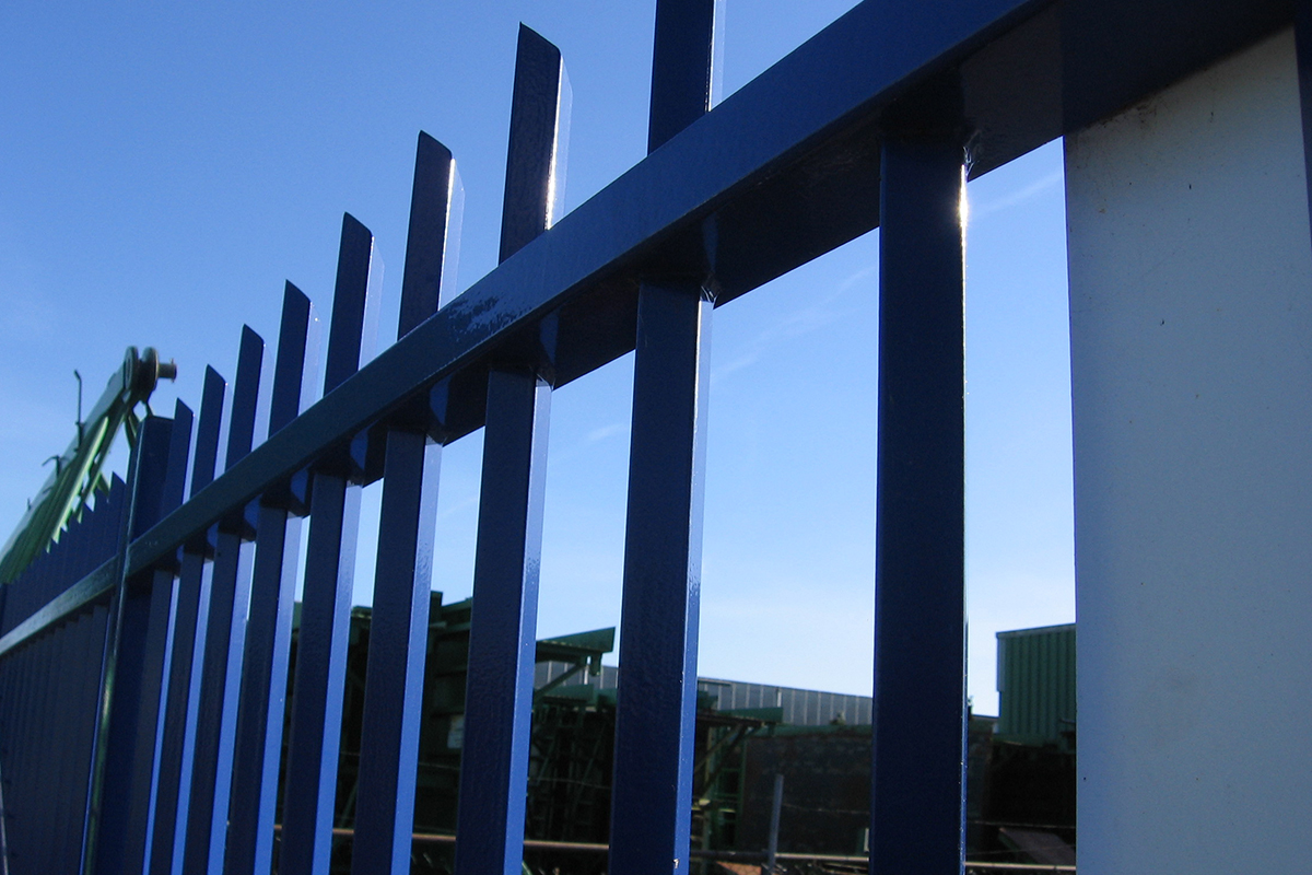 Spijlenhekwerk voor bedrijfsterrein