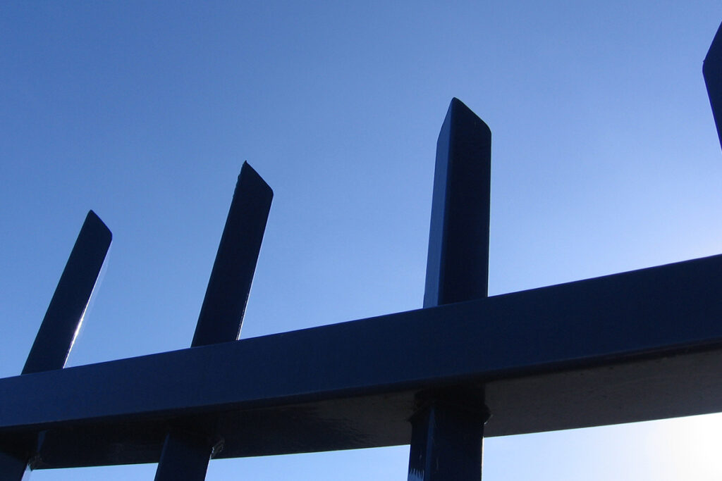 Spijlenhekwerk voor bedrijfsterrein