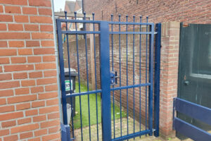 Stalen poort laten lassen