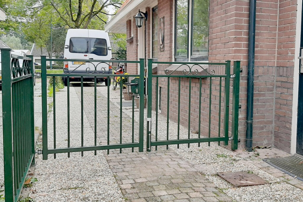 Stalen poort laten lassen