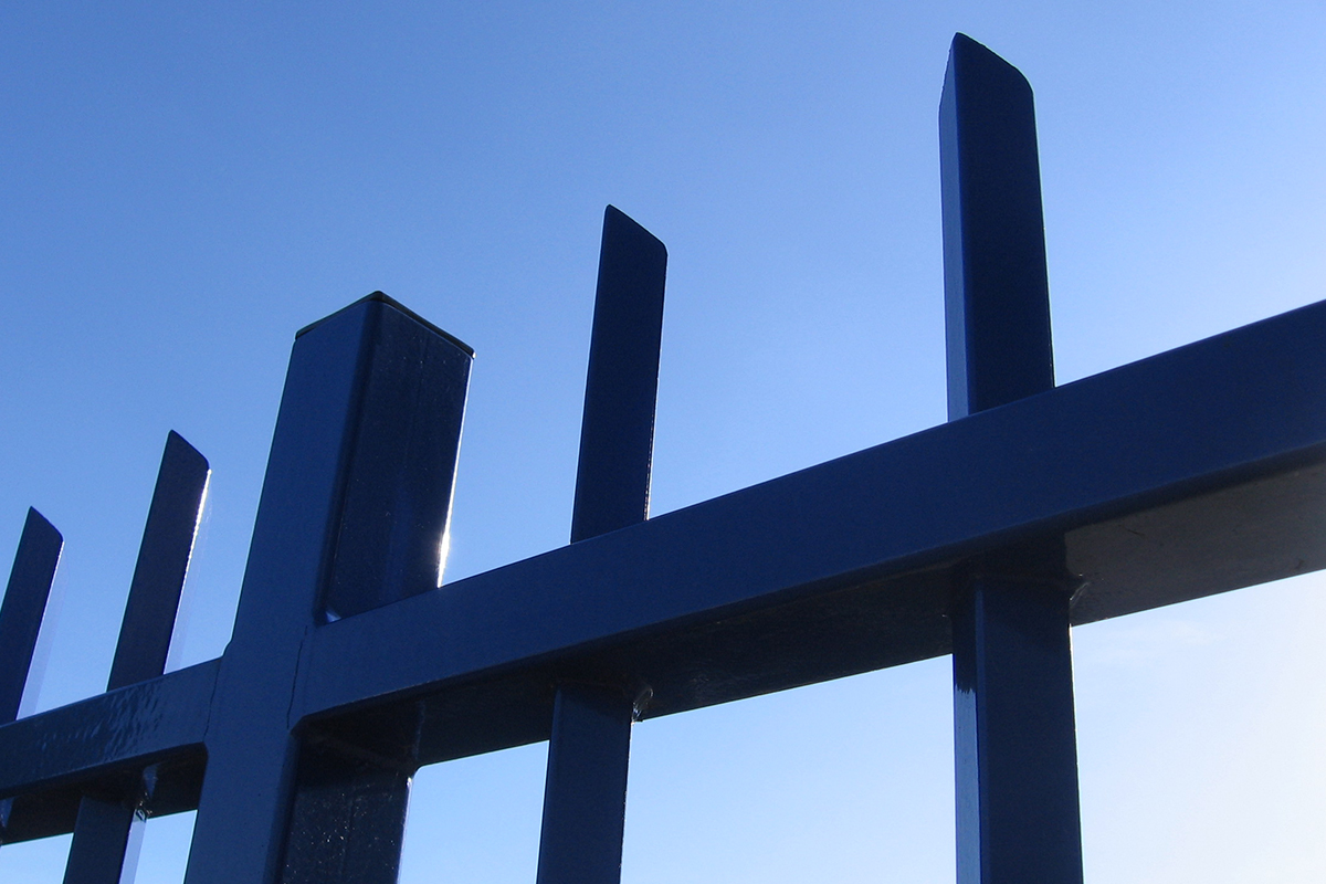 Spijlen hekwerk laten installeren