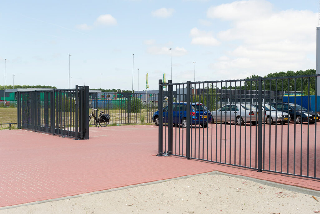 Spijlen hekwerk met poort