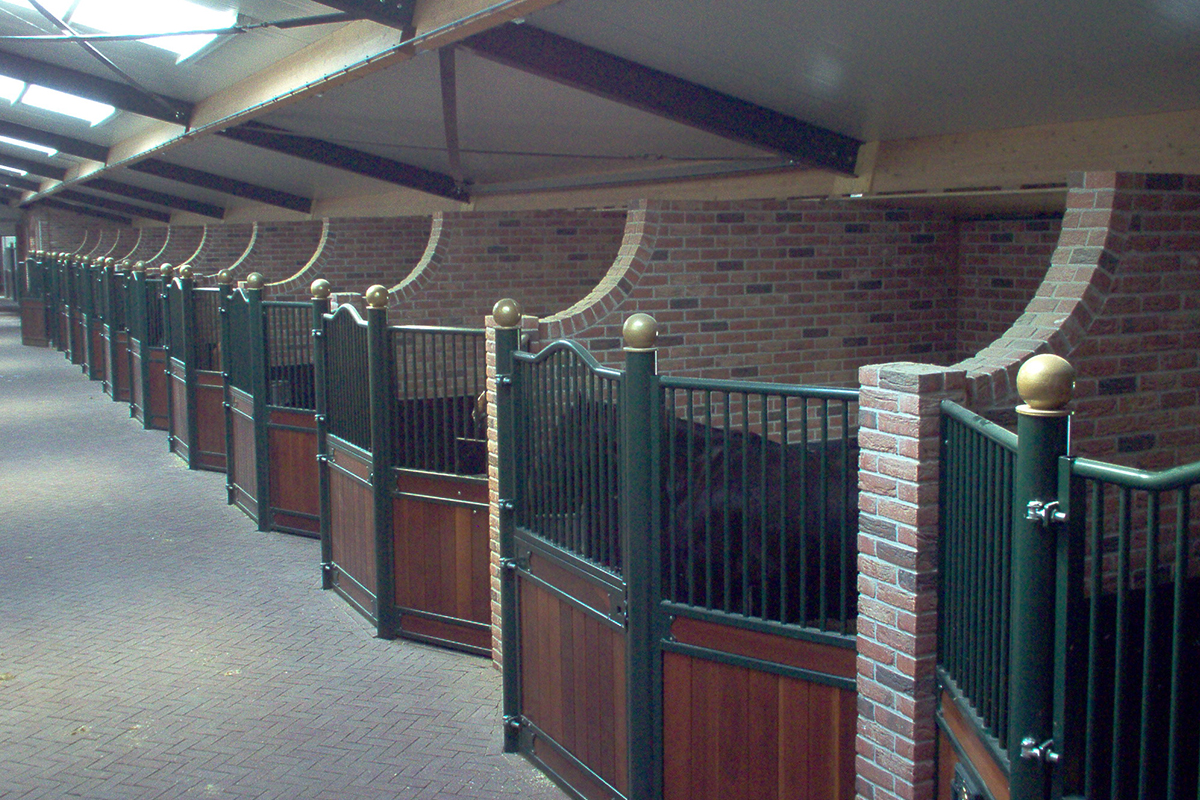 Paardenbox laten plaatsen
