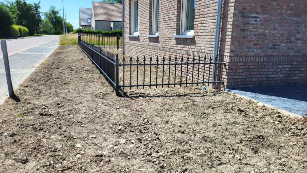 Thermisch verzinkt en gepoedercoat sierhekwerk in RAL 7016