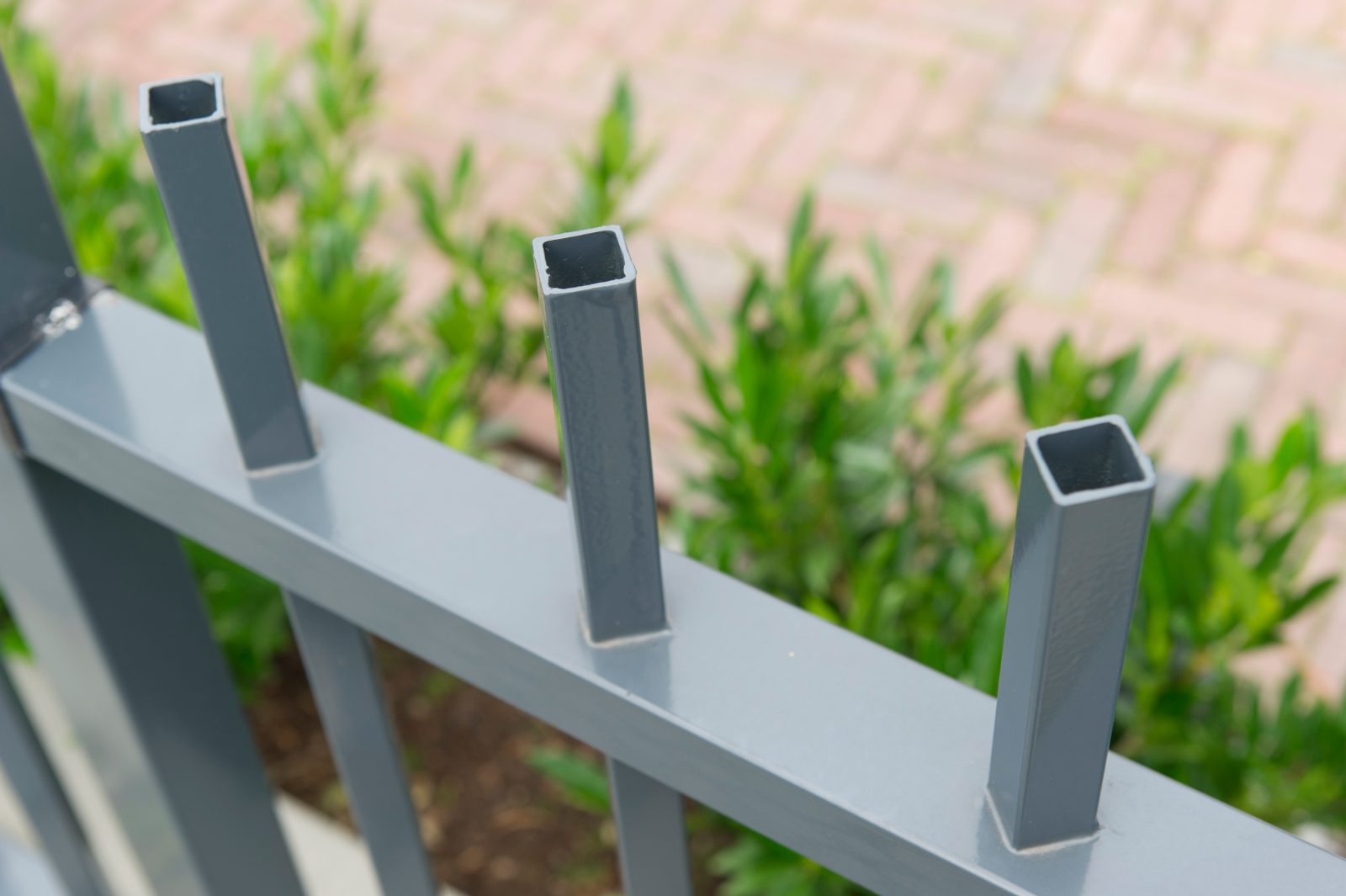 Detail van spijlen met open bovenkant
